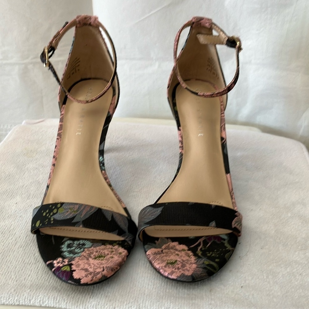 Kelly & Katie Floral Tapestry Sz 8 1/2 3” Heels w/Ankle Straps